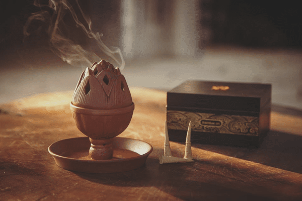 xông nhà xả xui
