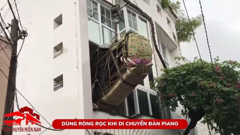 Dùng ròng rọc khi di chuyển đàn piano