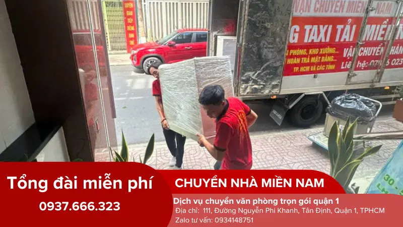 Vận chuyển đồ đạc lên xe cẩn thận