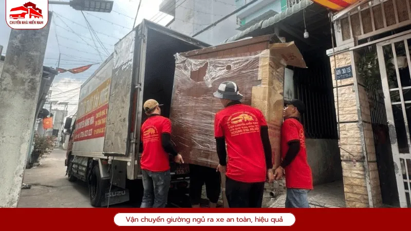 Vận chuyển giường ngủ ra xe an toàn, hiệu quả