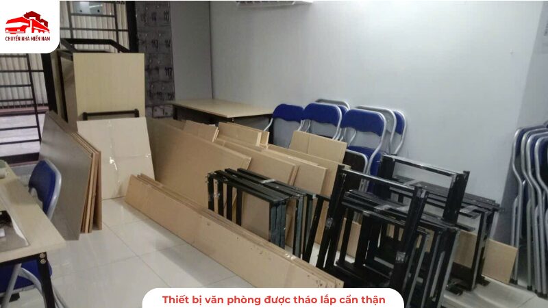 Thiết bị văn phòng được tháo lắp cẩn thận