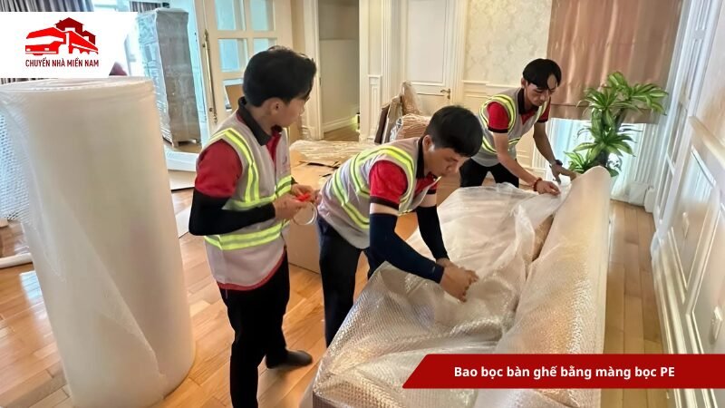 Bao bọc bàn ghế bằng màng bọc PE