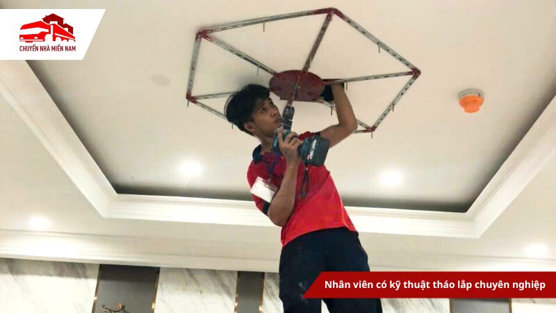 Nhân viên được trang bị kỹ thuật tháo lắp thiết bị