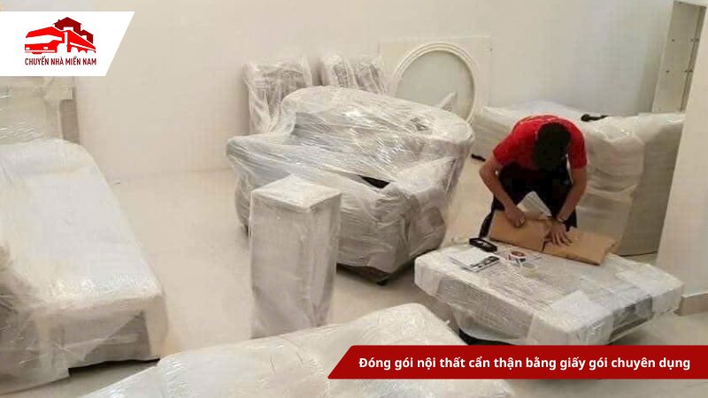 Đóng gói nội thất cẩn thận bằng giấy gói chuyên dụng