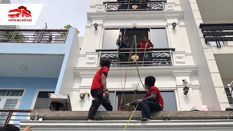 Kỹ thuật vận chuyển nội thất từ trên cao xuống