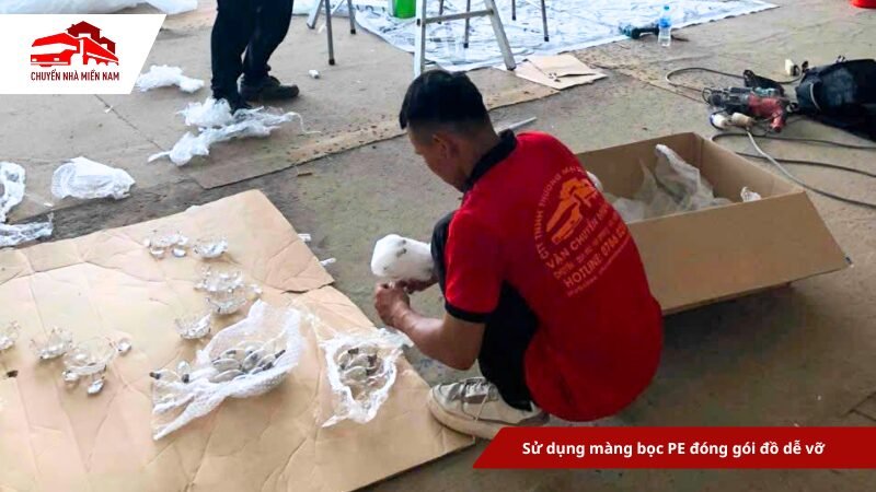 Sử dụng màng bọc PE đóng gói đồ dễ vỡ