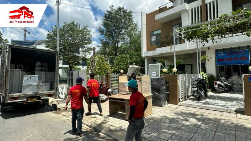 Đội ngũ bốc xếp hàng hoá an toàn