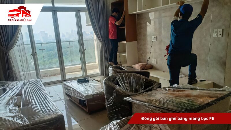 Đóng gói bàn ghế bằng màng bọc PE