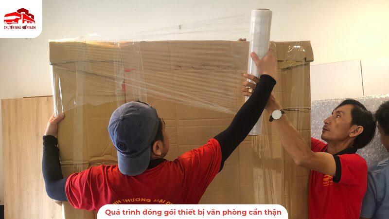 Nhân viên đóng gói chuyên nghiệp