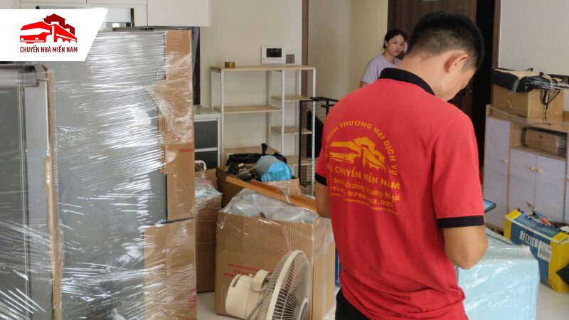 Đóng gói đồ đạc bằng các vật dụng chuyên dụng