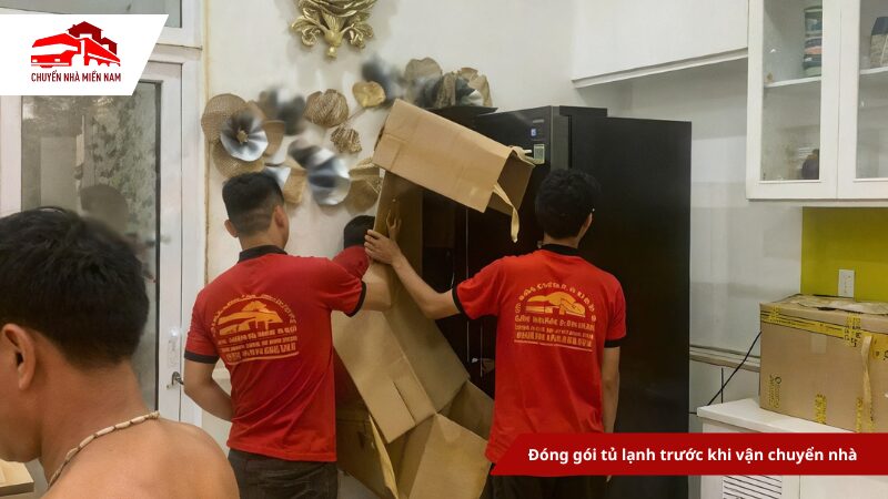 Đóng gói tủ lạnh trước khi vận chuyển nhà