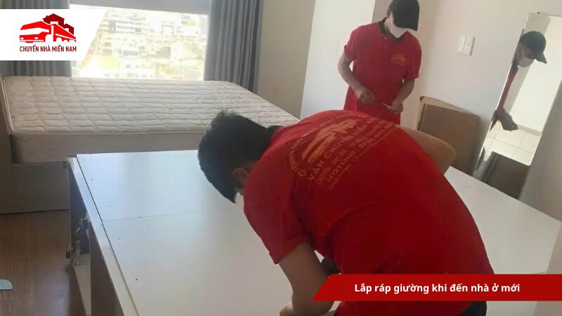 Lắp ráp giường khi đến nhà ở mới