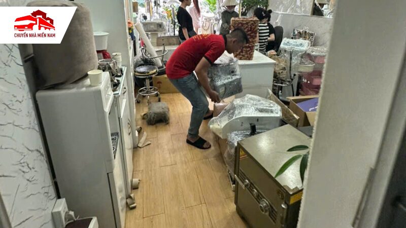 Nhân viên vận chuyển nhà tại huyện Bình Chánh an toàn