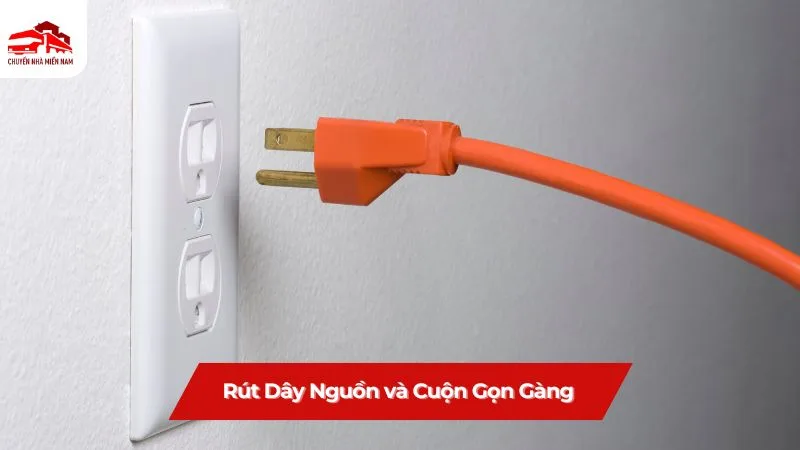 Rút dây nguồn và cuộn gọn gàng
