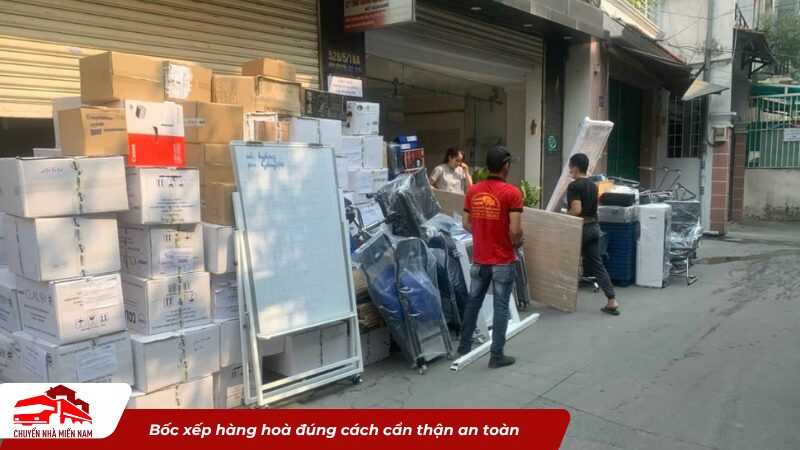Bốc xếp hàng hoà đúng cách cẩn thận an toàn