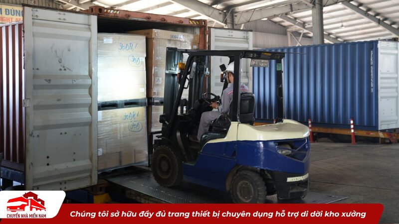Chúng tôi sở hữu đầy đủ trang thiết bị chuyên dụng hỗ trợ di dời kho xưởng