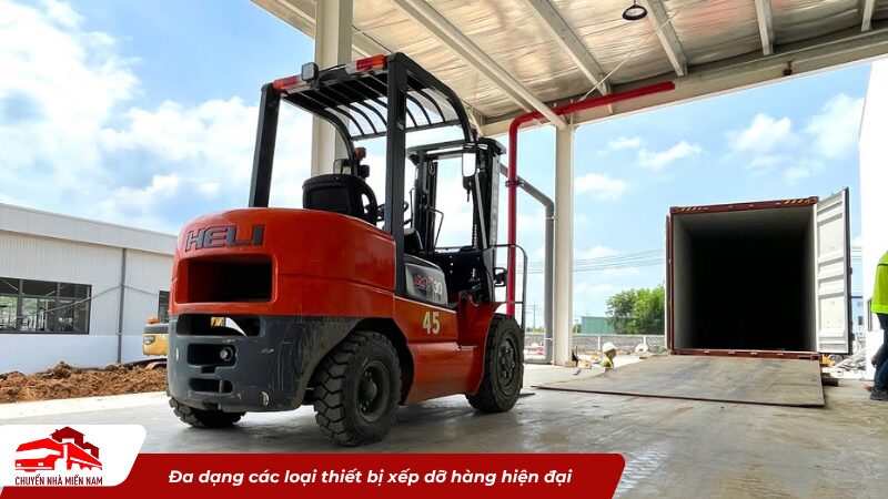 Đa dạng các loại thiết bị xếp dỡ hàng hiện đại