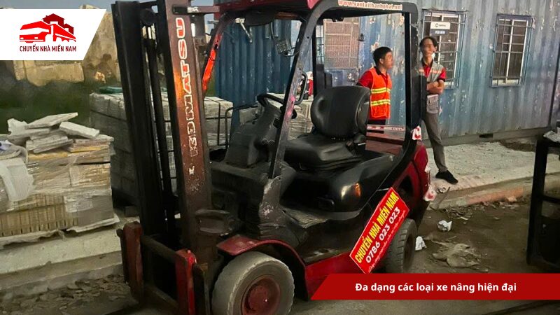 Đa dạng các loại xe nâng hiện đại
