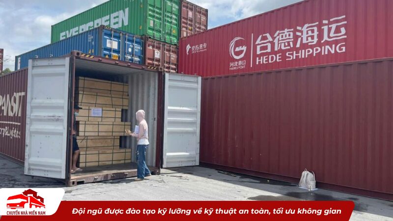 Đội ngũ được đào tạo kỹ lưỡng về kỹ thuật an toàn, tối ưu không gian