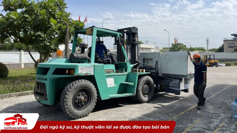 Đội ngũ kỹ sư, kỹ thuật viên lái xe được đào tạo bài bản