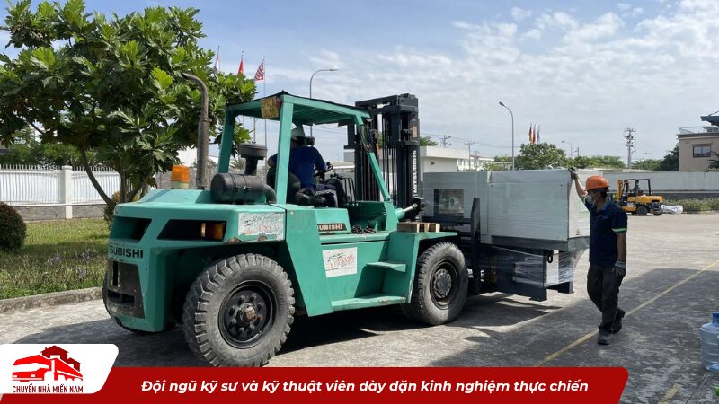 Đội ngũ kỹ sư và kỹ thuật viên dày dặn kinh nghiệm thực chiến