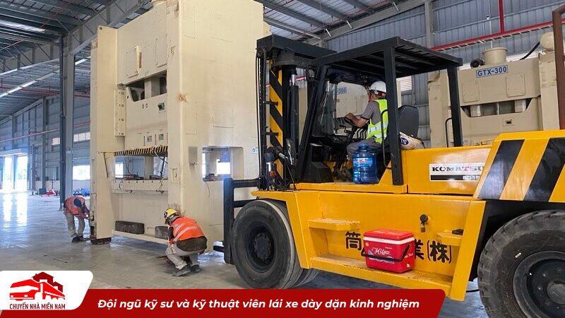 Đội ngũ kỹ sư và kỹ thuật viên lái xe dày dặn kinh nghiệm