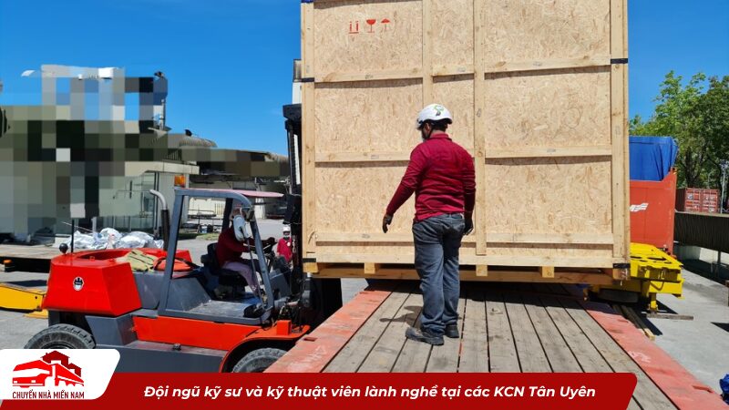 Đội ngũ kỹ sư và kỹ thuật viên lành nghề tại các KCN Tân Uyên