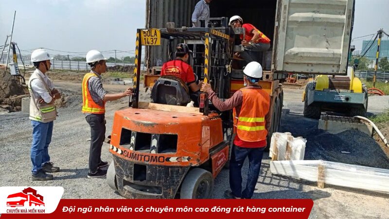 Đội ngũ nhân viên đóng rút hàng container chuyên nghiệp