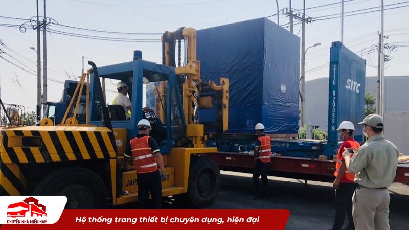 Hệ thống trang thiết bị chuyên dụng, hiện đại