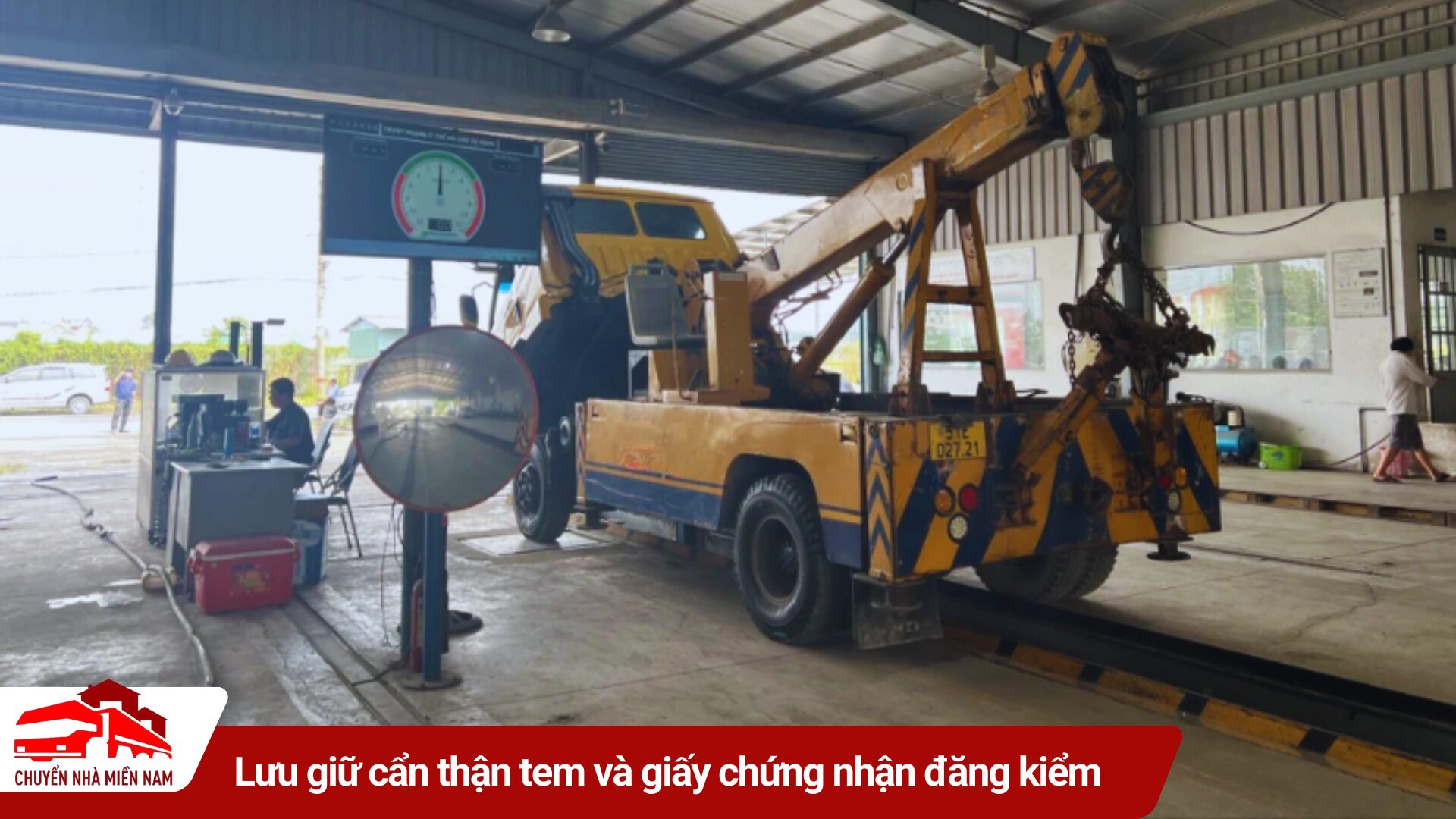 Lưu giữ cẩn thận tem và giấy chứng nhận đăng kiểm