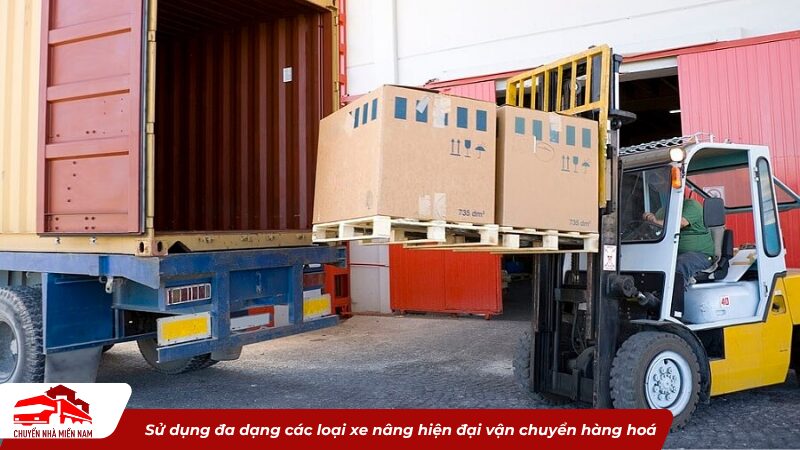 sử dụng đa dạng các loại xe nâng hiện đại vận chuyển hàng hoá