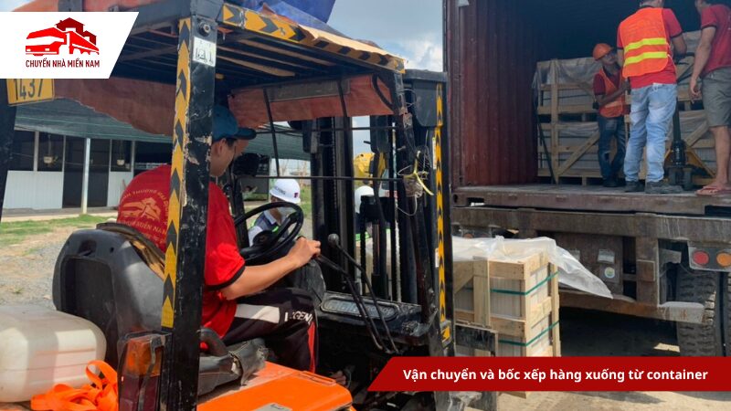 Vận chuyển và bốc xếp hàng xuống từ container