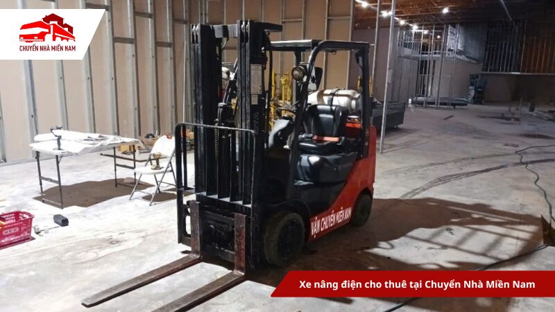 Xe nâng điện tại Chuyển Nhà Miền Nam