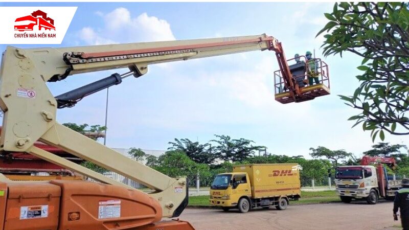 Cho thuê xe cẩu bánh xích tại Chuyển Nhà Miền Nam