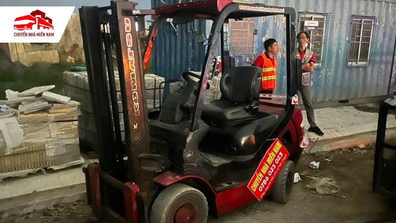 Đa dạng loại xe nâng hiện đại chuyên dụng