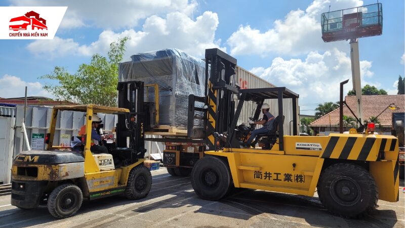 di dời máy móc vào container chuyên nghiệp tại KCN Tân Uyên