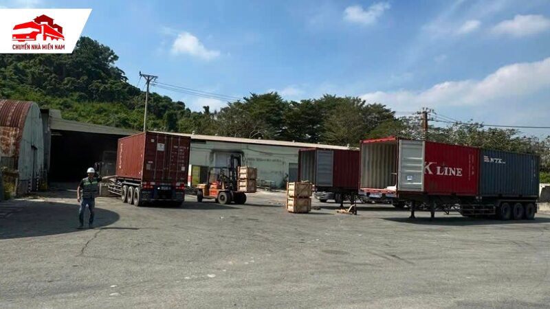 đội ngũ bốc xếp dỡ hàng container có chuyên môn cao