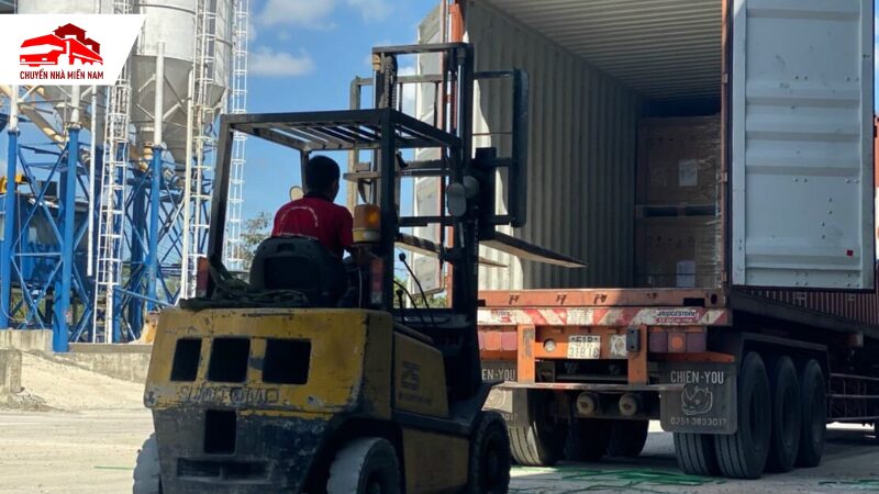 đội ngũ được đào tạo xếp dỡ hàng chuyên nghiệp