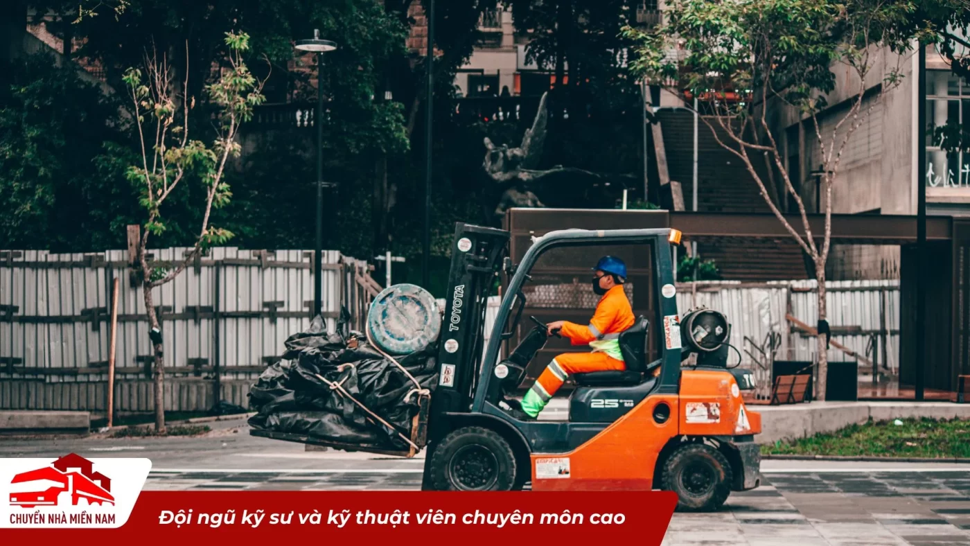 Đội ngũ kỹ sư và kỹ thuật viên chuyên môn cao