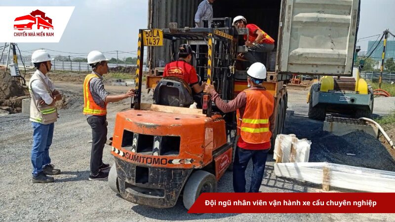 Đội ngũ nhân viên vận hành lái xe cẩu chuyên nghiệp