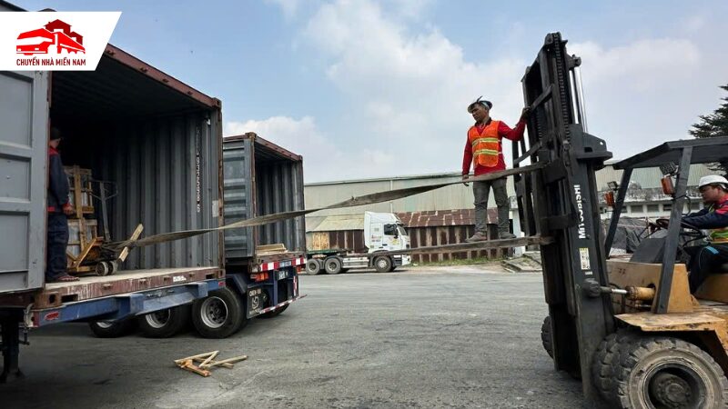 Rút ruột container đúng kỹ thuật
