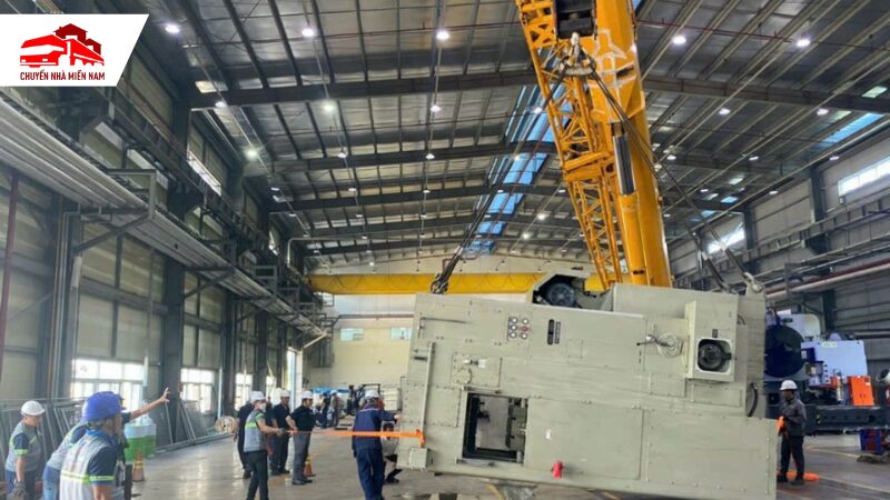 sử dụng xe cẩu nâng hạ máy móc thiết bị