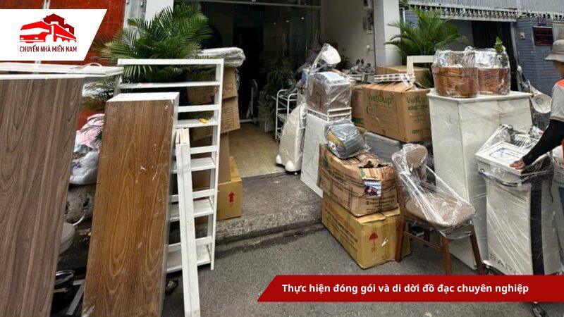 Thực hiện đóng gói và di dời đồ đạc chuyên nghiệp