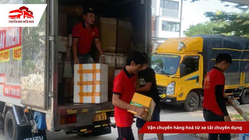 Vận chuyển hàng hoá từ xe tải chuyên dụng