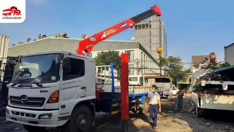 Xe nâng cho thuê tại công trường