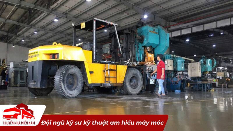 Đội ngũ kỹ sư kỹ thuật am hiểu máy móc