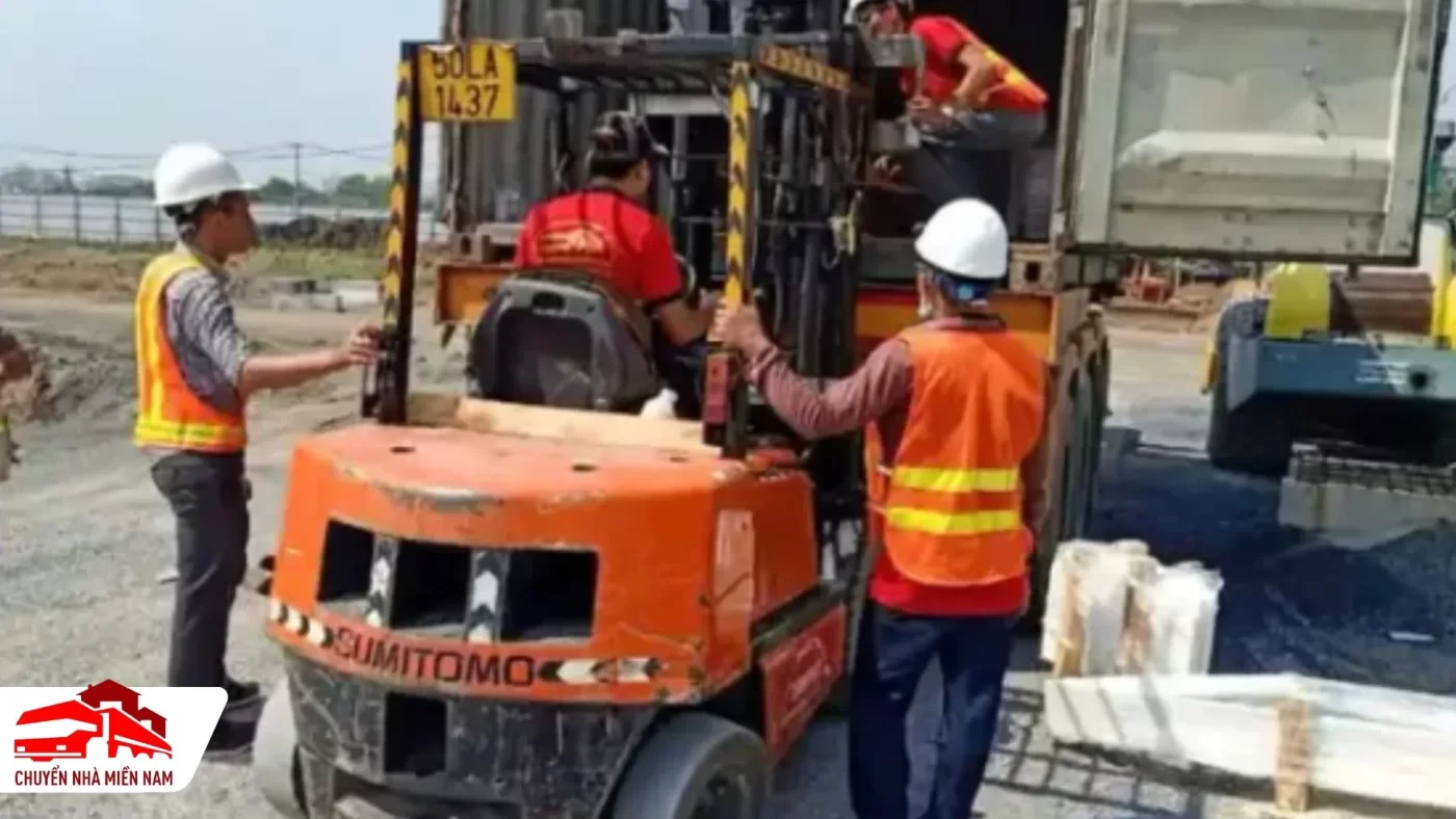 Đội ngũ kỹ sư và công nhân kỹ thuật lành nghề