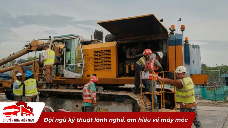 Đội ngũ kỹ thuật viên lành nghề am hiểu máy móc