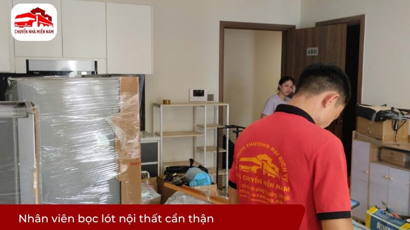 Nhân viên bọc lót nội thất