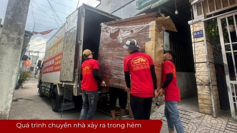 Quá trình chuyển nhà xảy ra trong hẻm